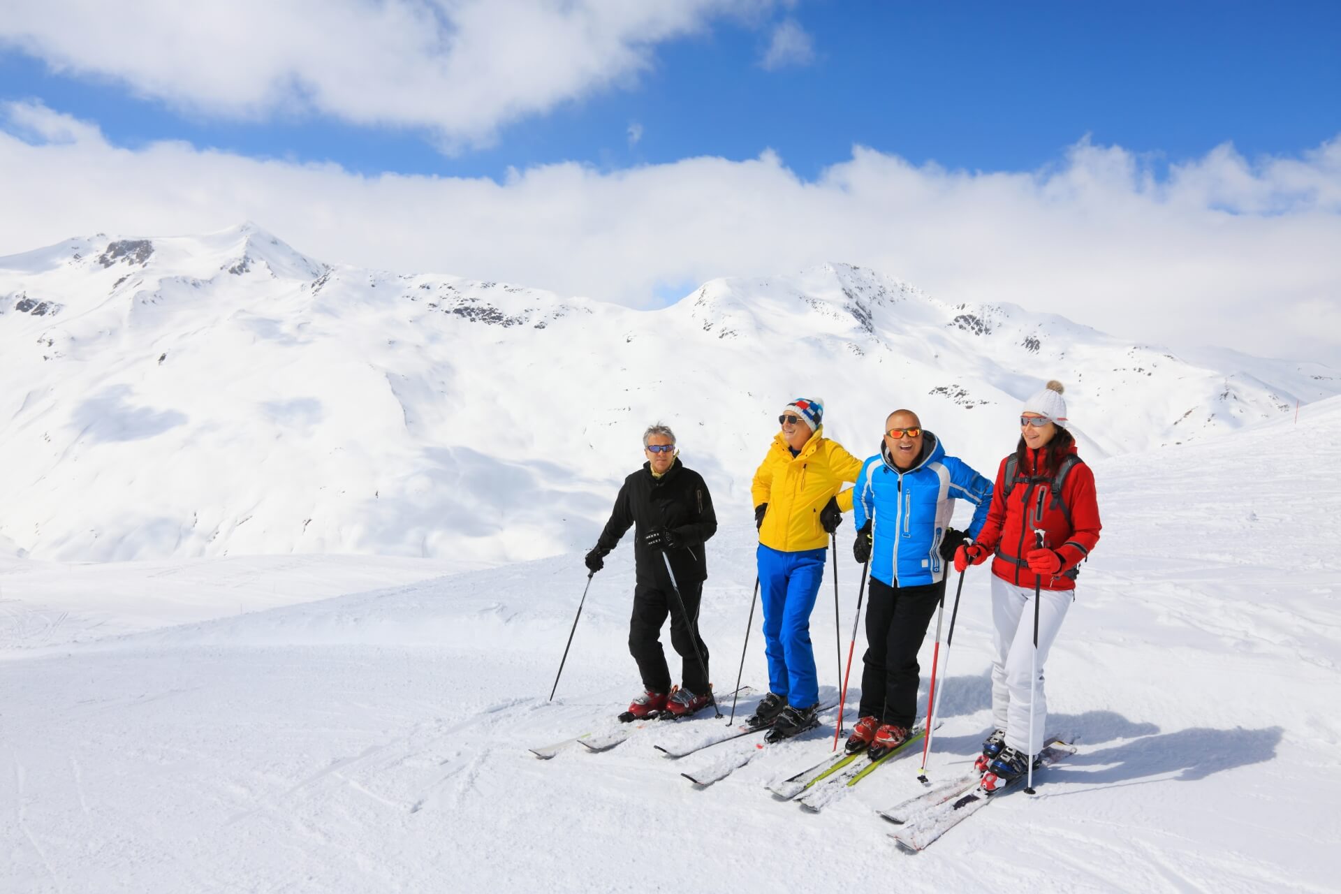 famiglia sugli sci a livigno in vacanza settimana bianca