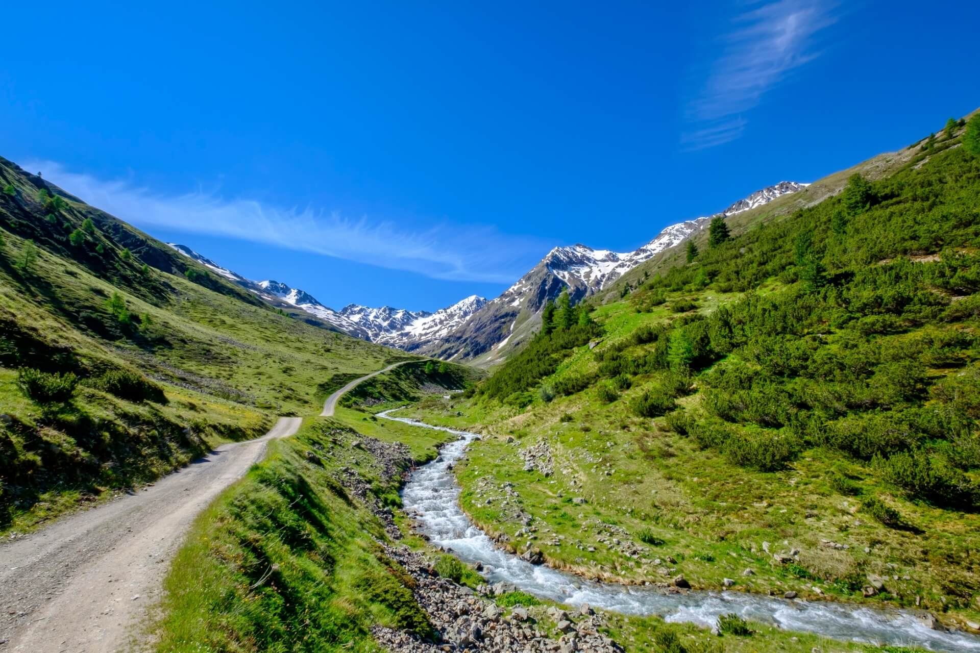 sport e attività in montagna a livigno in estate